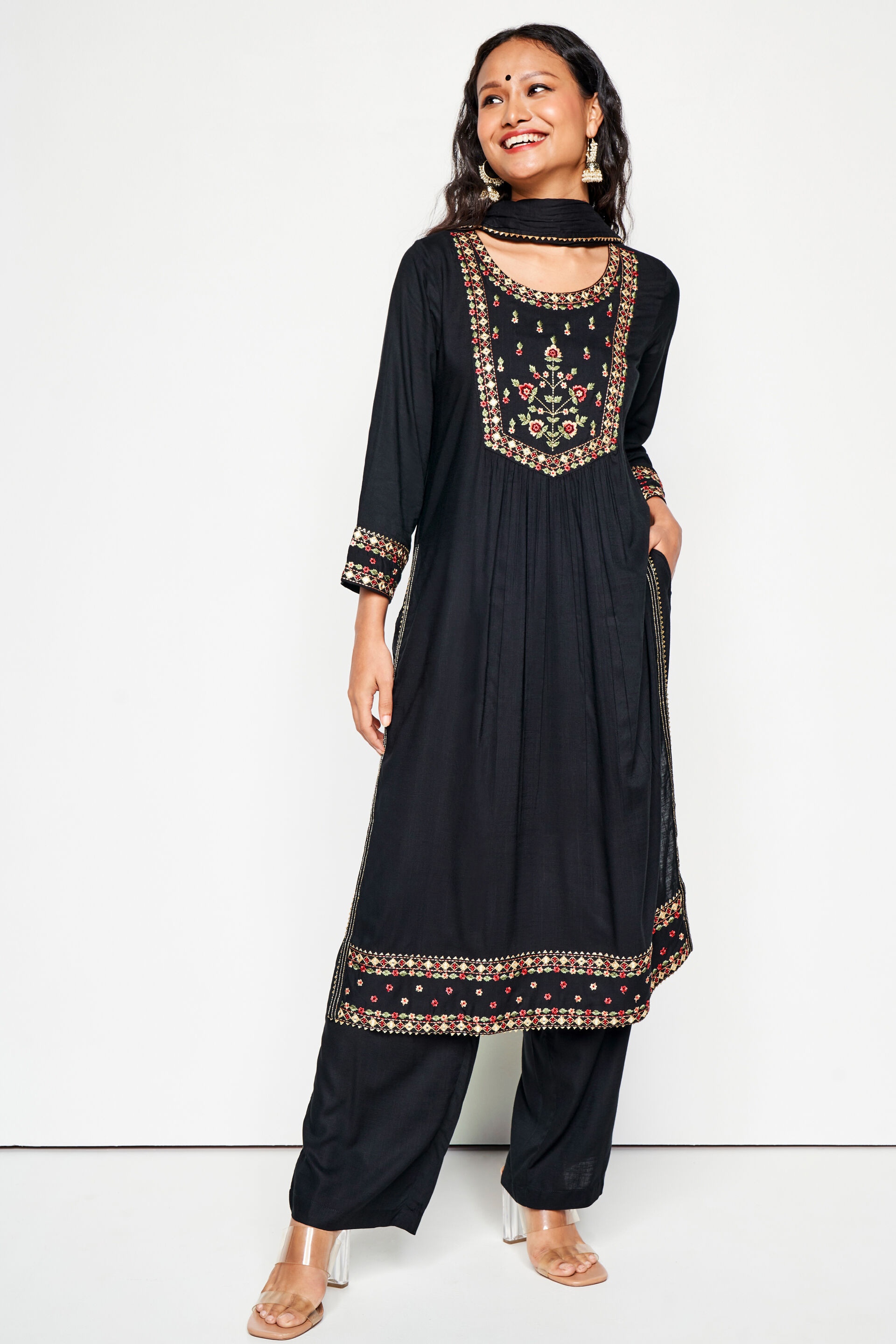 Buy our Black Solid Straight Set 3 online from globaldesi.in SC FW23GH1123PRYS